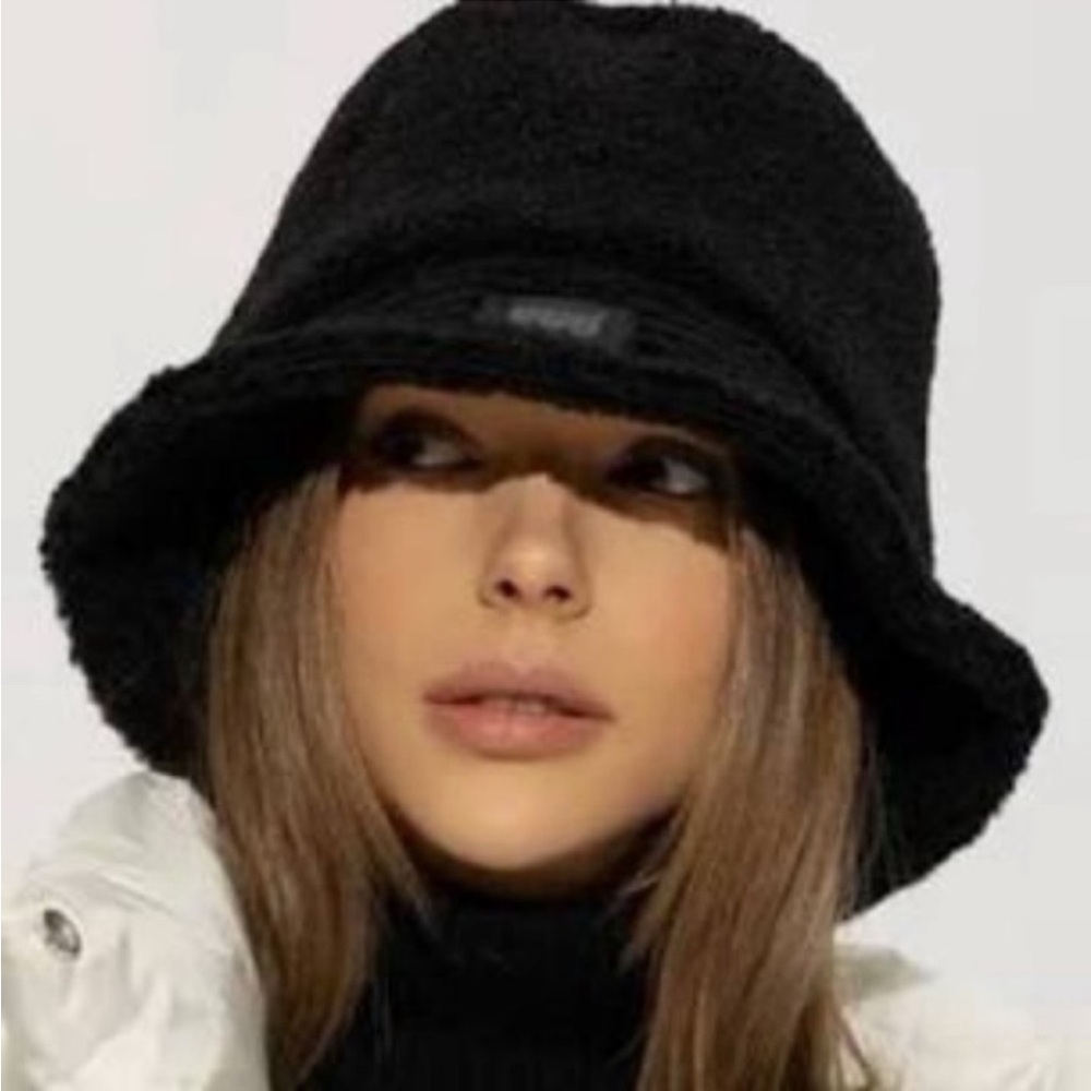 UGG Black Faux Fur Bucket Hat NWT - Picture 12 of 12